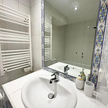 1 Bedroom Plein Centre Juan Les Pins